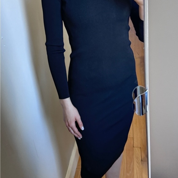 Zara Turtle Neck with V cutout Black Dress in XS - Picture 7 of 9